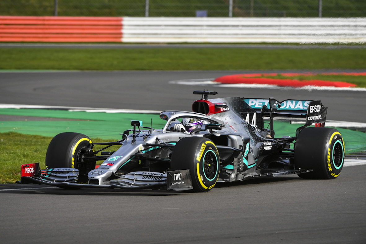 Mercedes AMG Petronas F con nuevo diseño y color Carnews